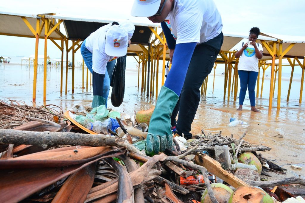 Projeto promove e incentiva ações de limpeza em praias de São Luís
