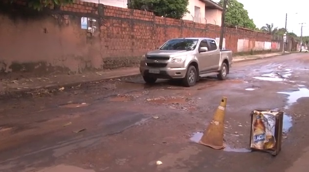 Moradores do Turu reclamam dos buracos nas ruas
