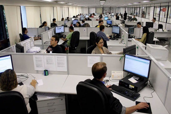 Setor de serviços cresce 0,8% de junho para julho no país, diz IBGE