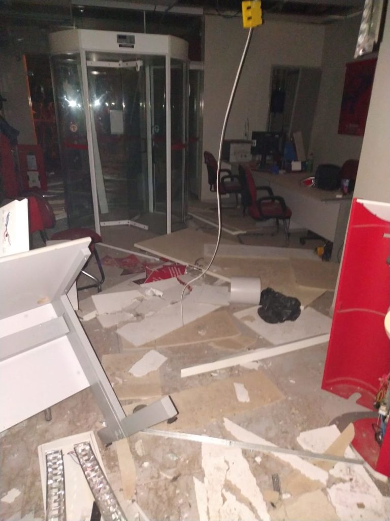 Criminosos explodem duas agências bancárias no interior do MA