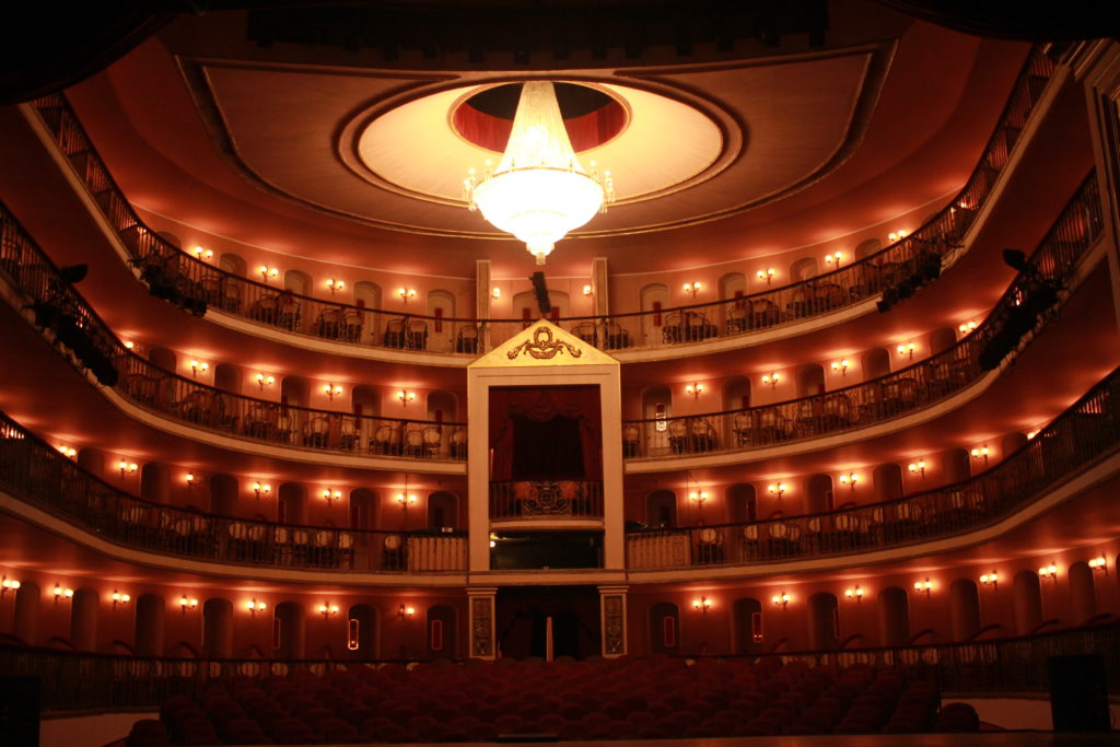 O Teatro Arthur Azevedo celebra 204 anos de fundação nesta terça-feira (1)