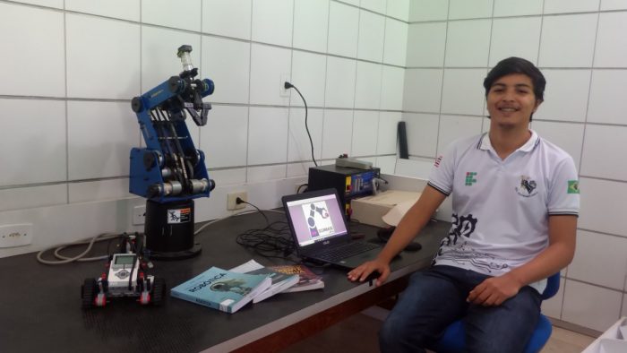 Estudante conquista medalha de prata em Olimpíada de Robótica