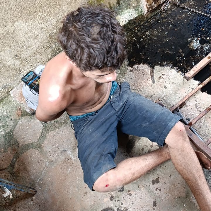 Homem é preso por chutar o nariz da própria mãe e agredir a companheira
