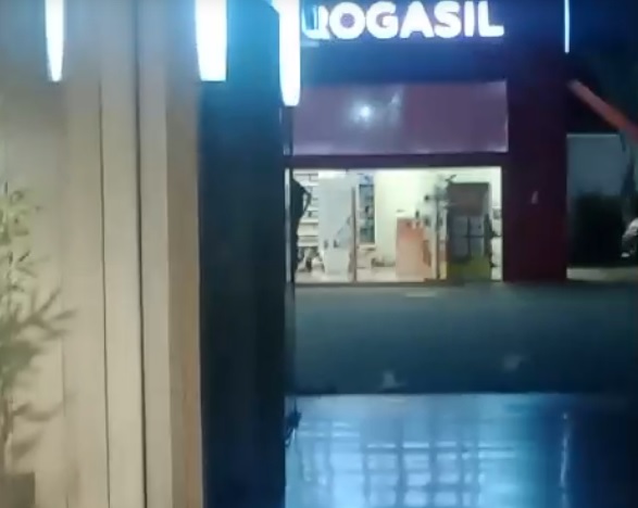 Assista! Homens armados invadem e assaltam farmácia, no bairro do Calhau