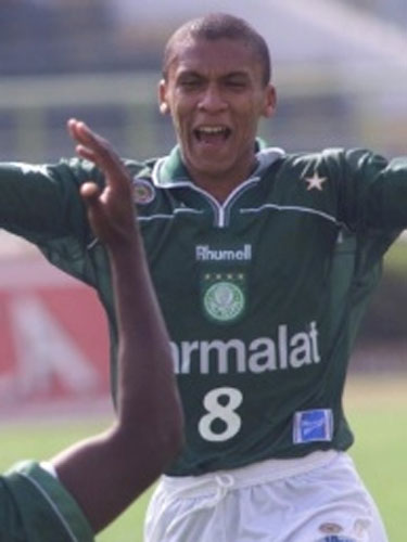 Ex-meia de Sport, Palmeiras e Seleção Brasileira, maranhense Jackson sofre AVC e está internado