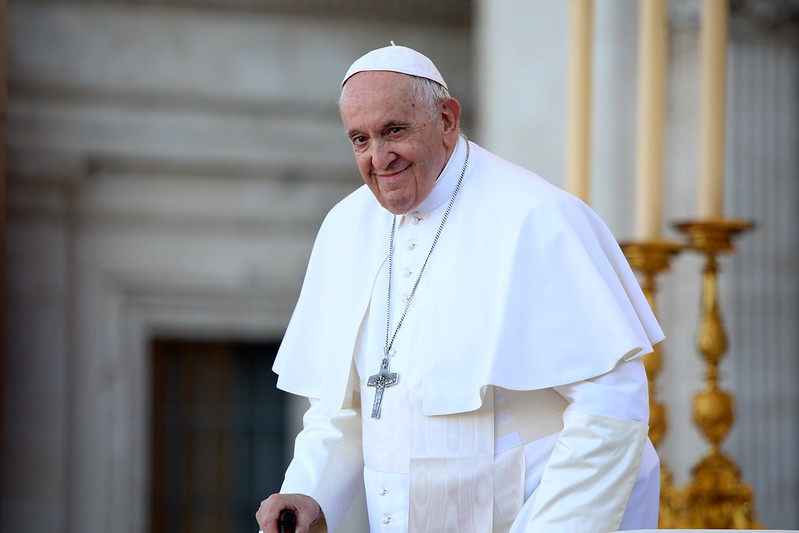 Médicos suspendem ventilação mecânica não invasiva do Papa Francisco