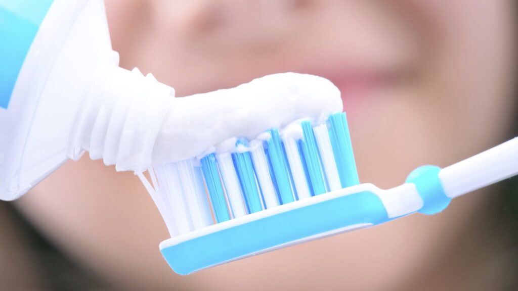 Anvisa suspende interdição de venda de creme dental da Colgate