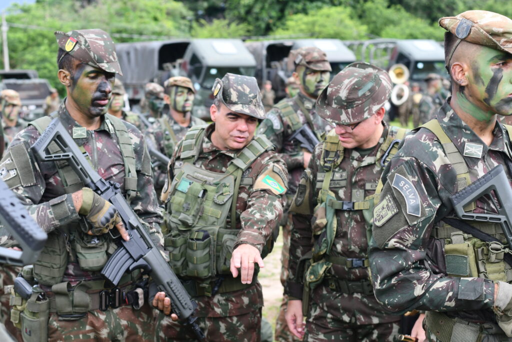 Comandante da 22ª brigada de Infantaria de Selva visita o Batalhão Barão de Caxias