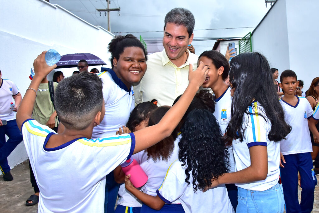 Prefeitura entrega U.E.B. Cônego Sidney Castelo Branco totalmente reformada