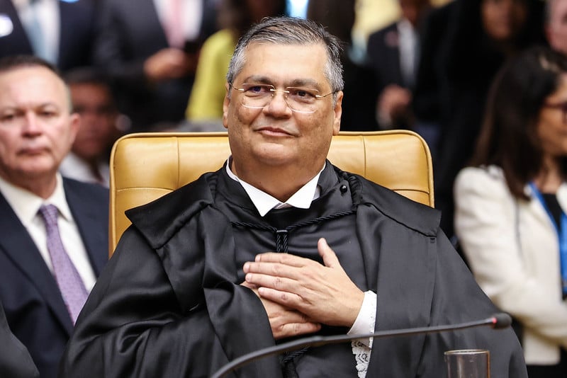 Ministro Flávio Dino dá 10 dias para Congresso explicar nova norma sobre emendas