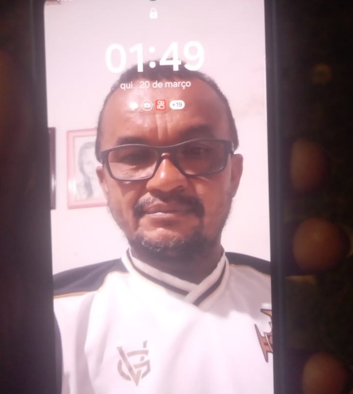 Homem é morto com tiro na cabeça após suspeitos invadirem casa para roubar moto