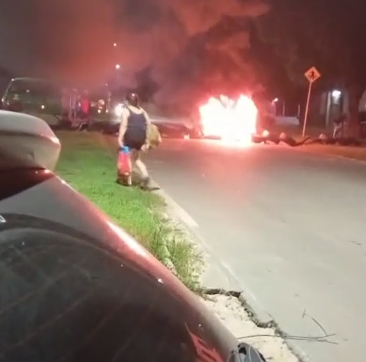 Assista! População bloqueia BR-135 após homem morrer atropelado