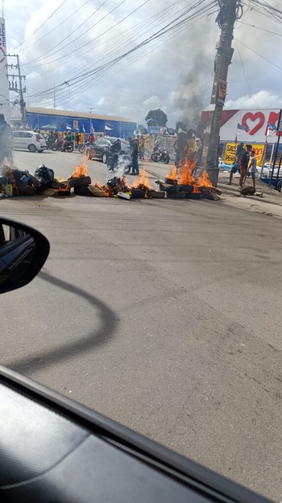 Assista! Protesto deixa trânsito complicado na Estrada de Ribamar