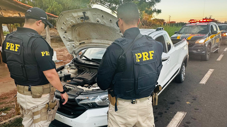 PRF recupera caminhonete roubada que já tinham sido usadas em outros crimes