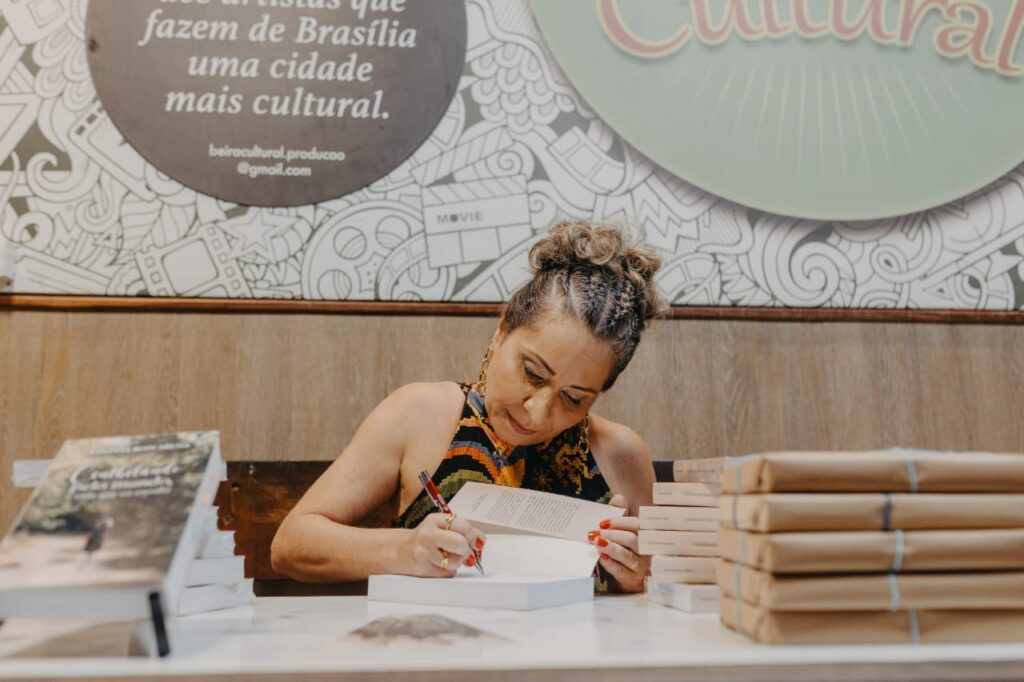 Brasiliense viajou por 40 países e transformou em livro suas andanças pelo mundo