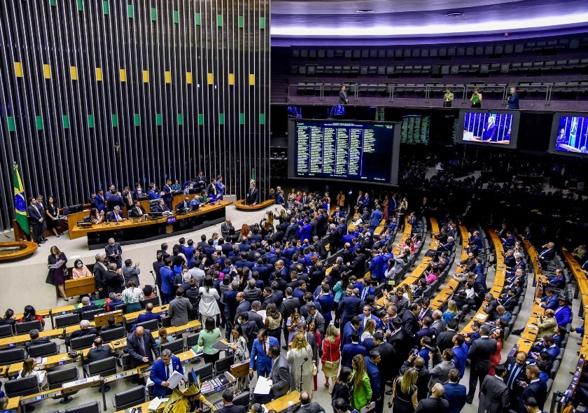 Câmara Federal aprova projeto que amplia número de deputados na casa legislativa