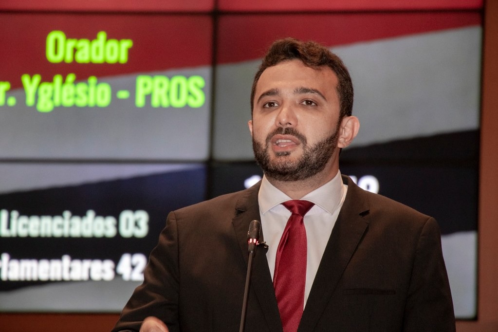 Deputado Yglésio volta a ironizar colegas em discurso na tribuna da ALEMA