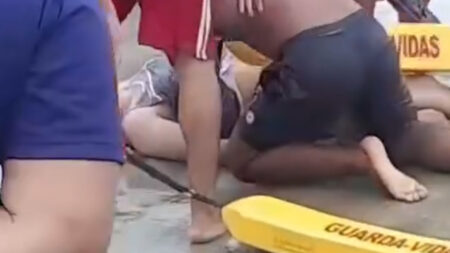 Homem morre após tentar salvar criança que se afogava na praia do Araçagy