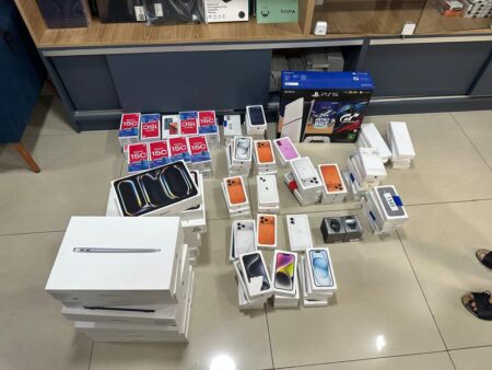 Receita Federal apreende celulares de luxo em operação contra venda ilegal