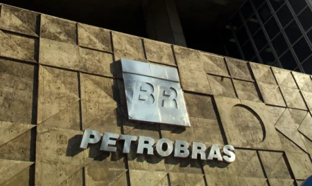 Petroleiros entram em greve nacional por tempo indeterminado