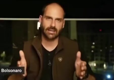 Ex-deputado Eduardo Bolsonaro fala em buscar passaporte de ‘apátrida’ após cassação