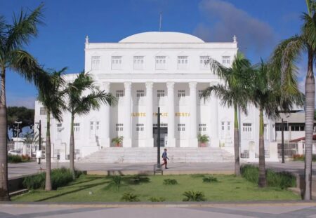 Biblioteca pública promove tarde de magia natalina para crianças em São Luís