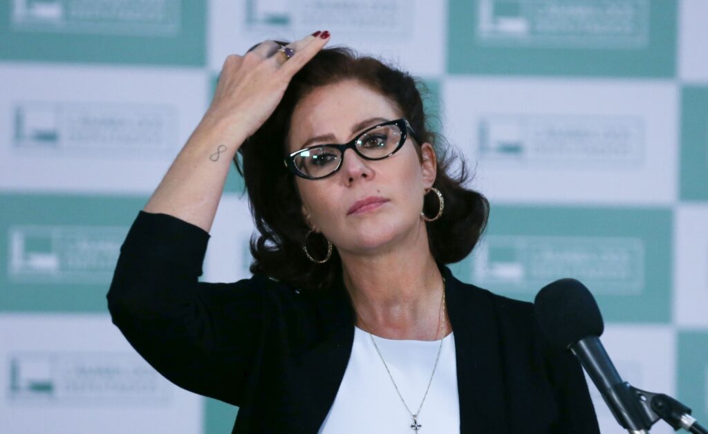 Supremo já tem maioria para cassar mandato de Carla Zambelli; Câmara tinha mantido deputada