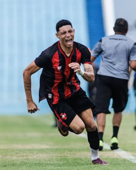 Moto Club supera crise e goleia líder Luminense no Nhozinho Santos