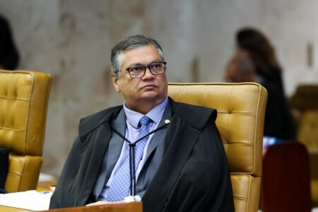 Ministro Flávio Dino suspende pagamento de ‘penduricalhos’ nos Três Poderes