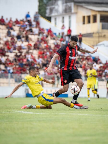 IAPE vence clássico e abre vantagem na semifinal do estadual