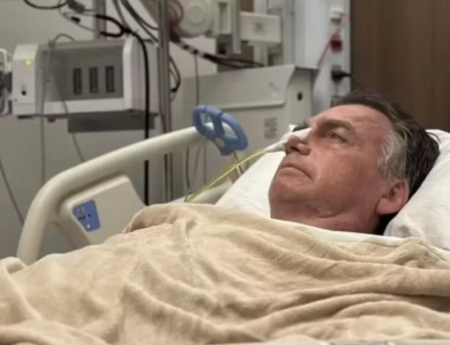 Ex-presidente Bolsonaro tem pneumonia bilateral e está internado em UTI, informa boletim médico