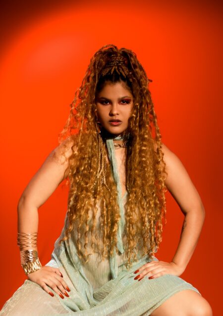 Nicole Terrestre apresenta o single ‘Peso de Sísifo’ com show no Teatro João do Vale