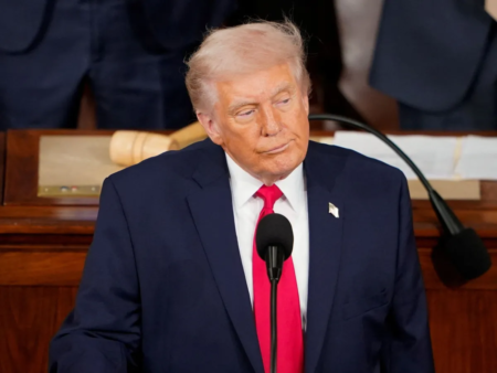 Trump estende cessar-fogo com Irã, mas mantém bloqueio no Estreito de Ormuz