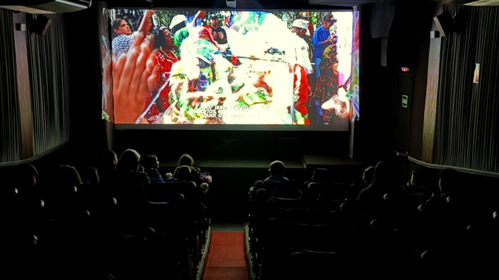 Cinema sobre rodas leva sessão gratuita a Presidente Sarney