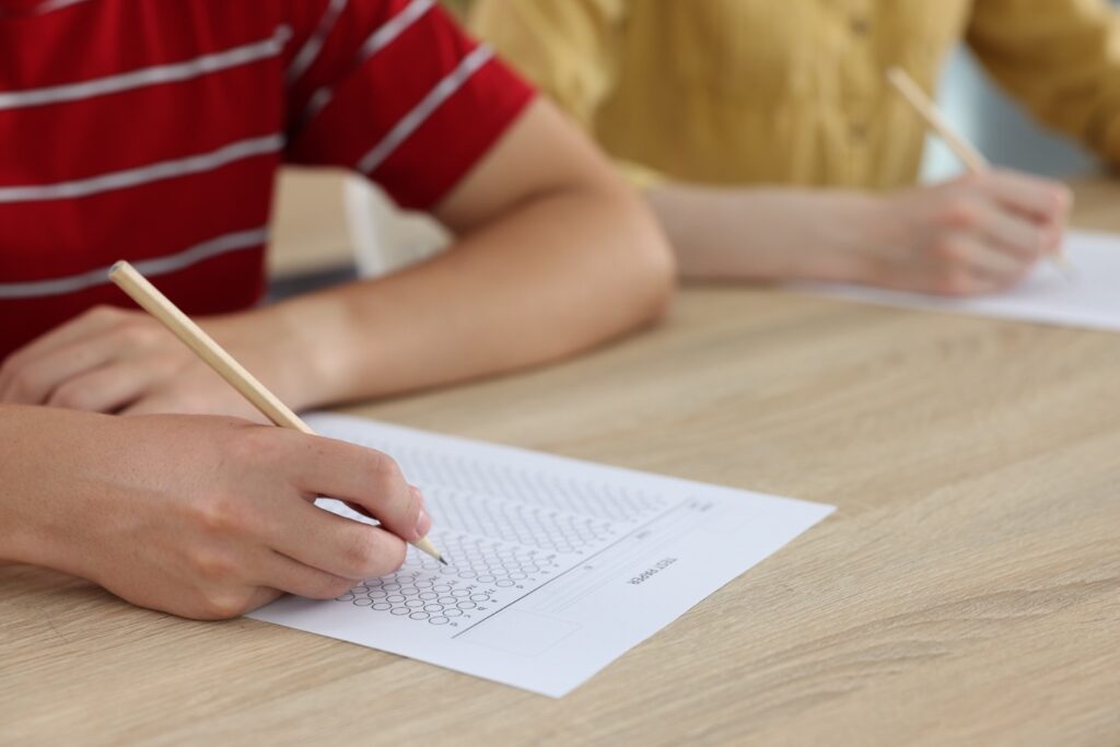 Novo Enem passa a medir qualidade da educação básica e substitui prova do Saeb a partir de 2026