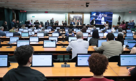 CCJ aprova redução da maioridade penal de 18 para 16 anos
