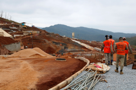 Indústria da construção gera R$ 522,5 bilhões em 2024, aponta IBGE