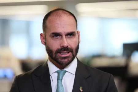 Primeira Turma do STF condena Eduardo Bolsonaro por coação; ex-deputado fala em nulidade e crítica a Moraes