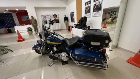 PRF comemora 98 anos com exposição de carros, motos e equipamentos no Rio Anil Shopping