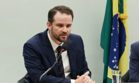 Dívida está sob controle e é menor que a de países ricos, diz Durigan