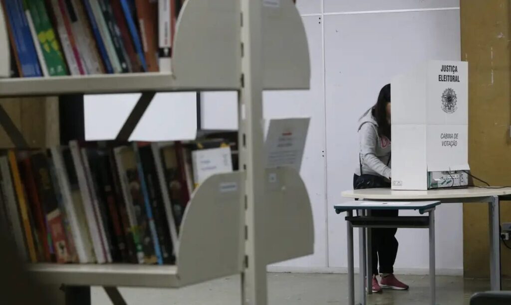 TSE reafirma segurança de urnas a dois meses das eleições e rebate desconfiança externa