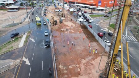 Rompe adutora em obra da Prefeitura e CAEMA suspende água em seis bairros de São Luís
