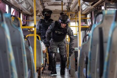 363 assaltos a ônibus na Grande Ilha no primeiro semestre de 2026 são os menores em cinco anos, mas insegurança persiste