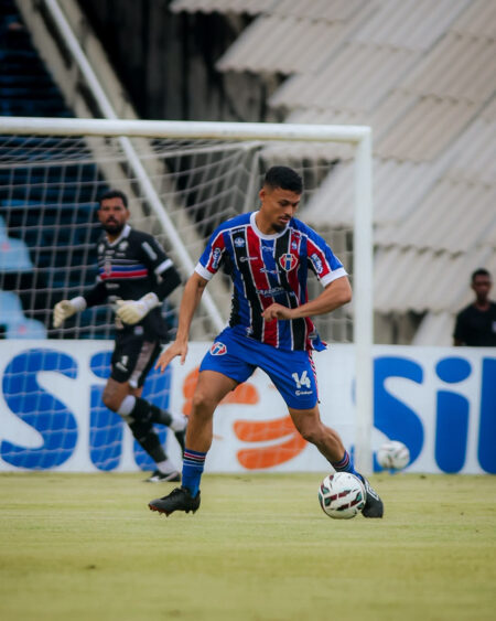 Zaga do MAC celebra vitória fundamental e respira na Série C