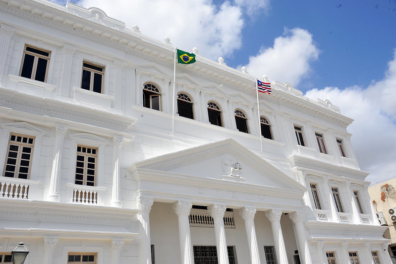 Justiça do Maranhão bloqueia R$ 22,4 milhões e apreende passaportes em investigação sobre sonegação fiscal