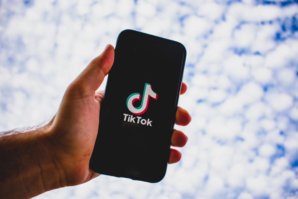 ANPD multa TikTok em R$ 153,7 milhões por violações à proteção de dados de crianças e adolescentes