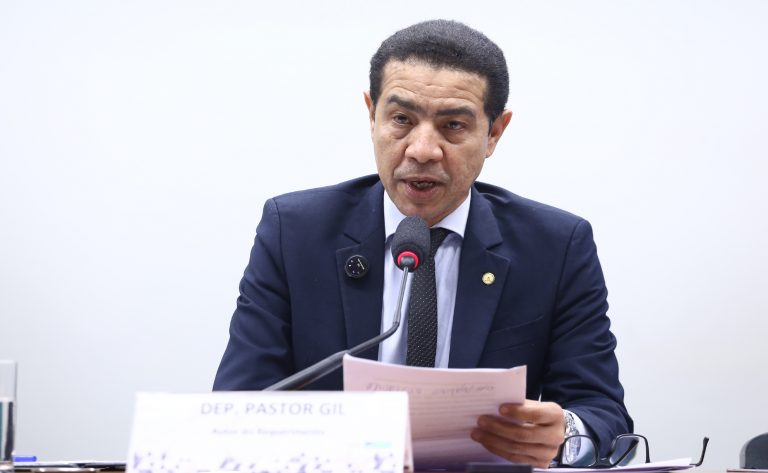 Pastor Gil (PL) renuncia à candidatura à reeleição após homologação do TRE-MA