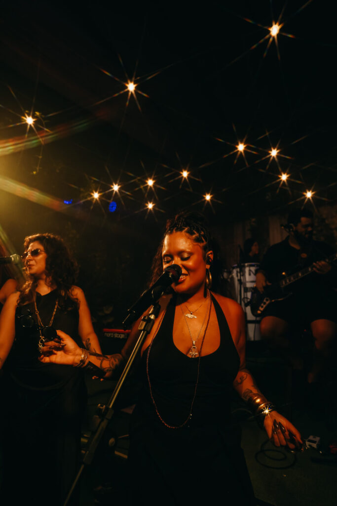 Conexão MA/BA: cantora Iuna Falcão apresenta a turnê “UMAMI” pela primeira vez em São Luís