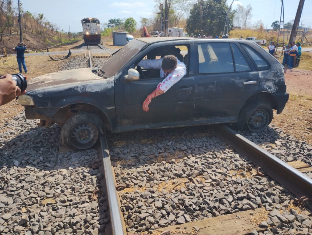 Simulado da VLI e Brado alerta para os riscos de acidentes em cruzamentos ferroviários