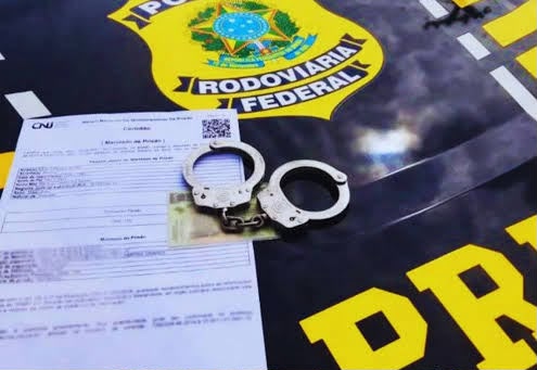 PRF prende procurado por homicídio durante fiscalização em Balsas